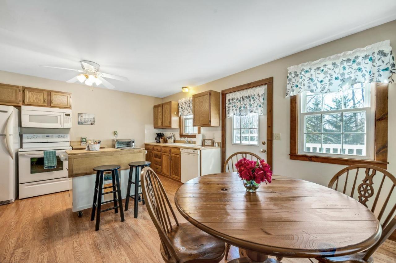 Cozy Bungalow Just Minutes From Mystic, Westerly Beaches, Boating And Casinos! Bungalow Groton Kültér fotó