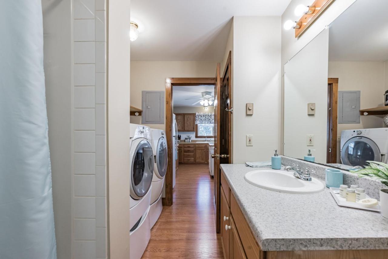 Cozy Bungalow Just Minutes From Mystic, Westerly Beaches, Boating And Casinos! Bungalow Groton Kültér fotó