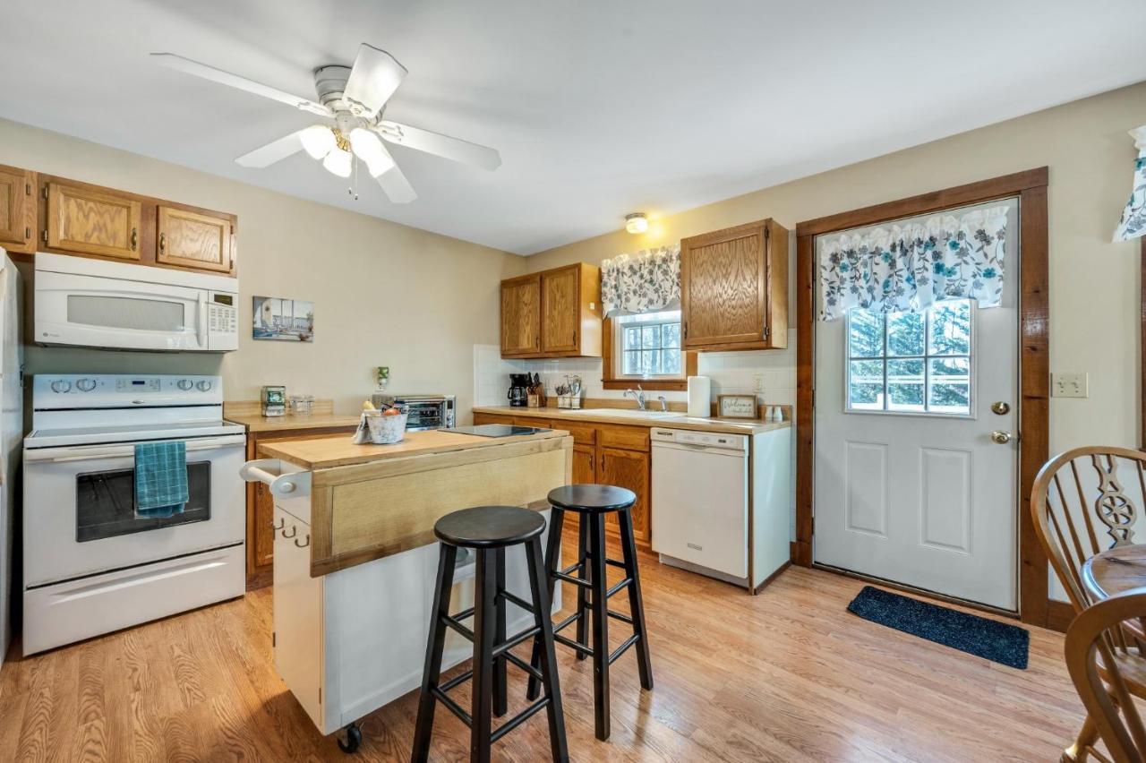 Cozy Bungalow Just Minutes From Mystic, Westerly Beaches, Boating And Casinos! Bungalow Groton Kültér fotó