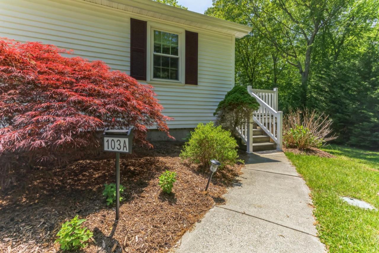 Cozy Bungalow Just Minutes From Mystic, Westerly Beaches, Boating And Casinos! Bungalow Groton Kültér fotó