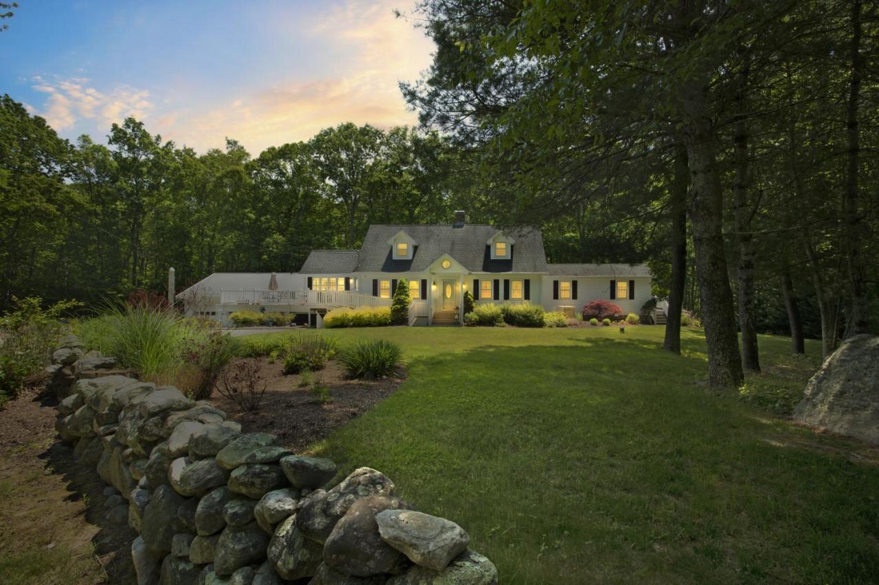 Cozy Bungalow Just Minutes From Mystic, Westerly Beaches, Boating And Casinos! Bungalow Groton Kültér fotó