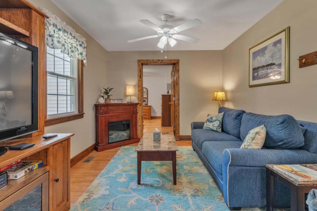Cozy Bungalow Just Minutes From Mystic, Westerly Beaches, Boating And Casinos! Bungalow Groton Kültér fotó