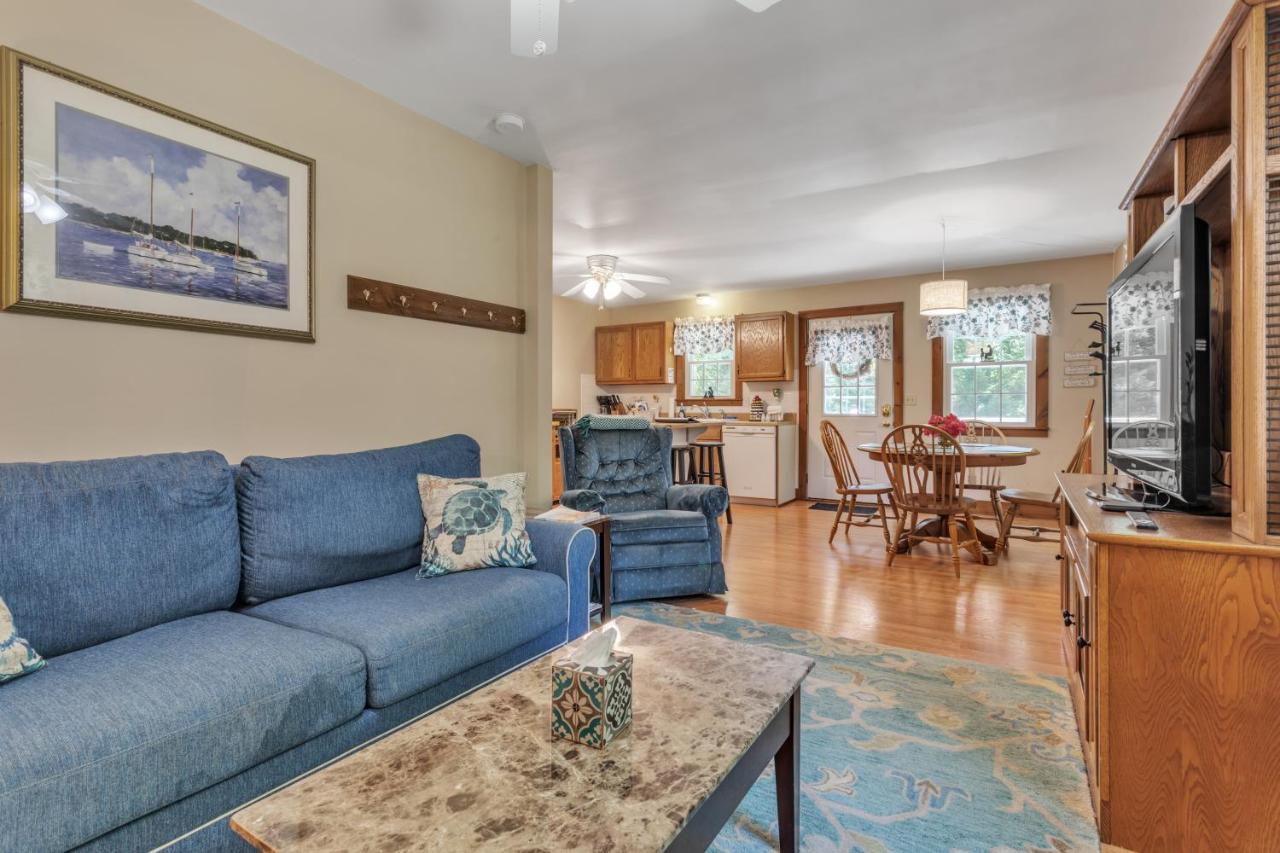Cozy Bungalow Just Minutes From Mystic, Westerly Beaches, Boating And Casinos! Bungalow Groton Kültér fotó