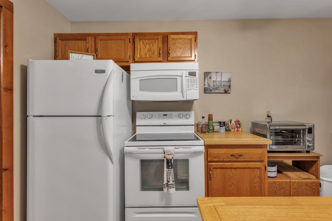 Cozy Bungalow Just Minutes From Mystic, Westerly Beaches, Boating And Casinos! Bungalow Groton Kültér fotó