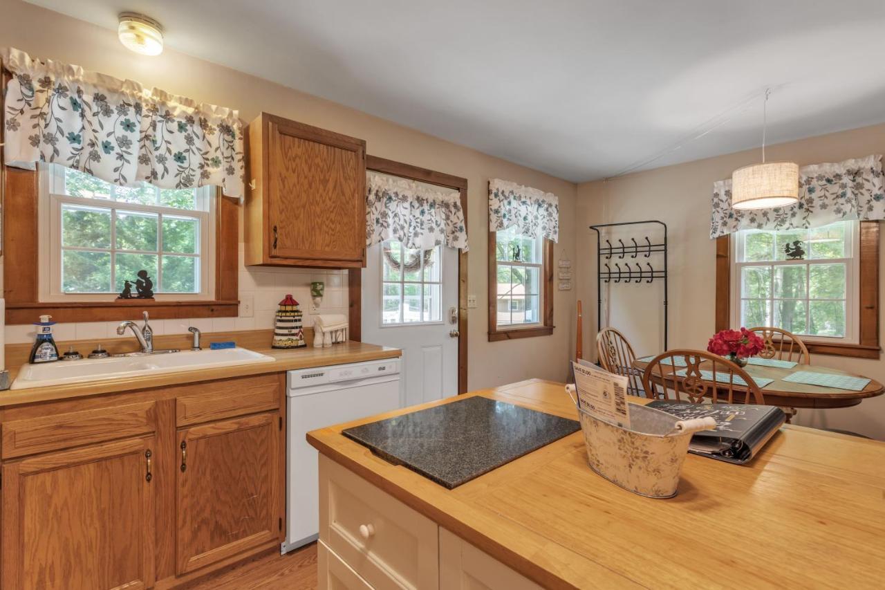 Cozy Bungalow Just Minutes From Mystic, Westerly Beaches, Boating And Casinos! Bungalow Groton Kültér fotó