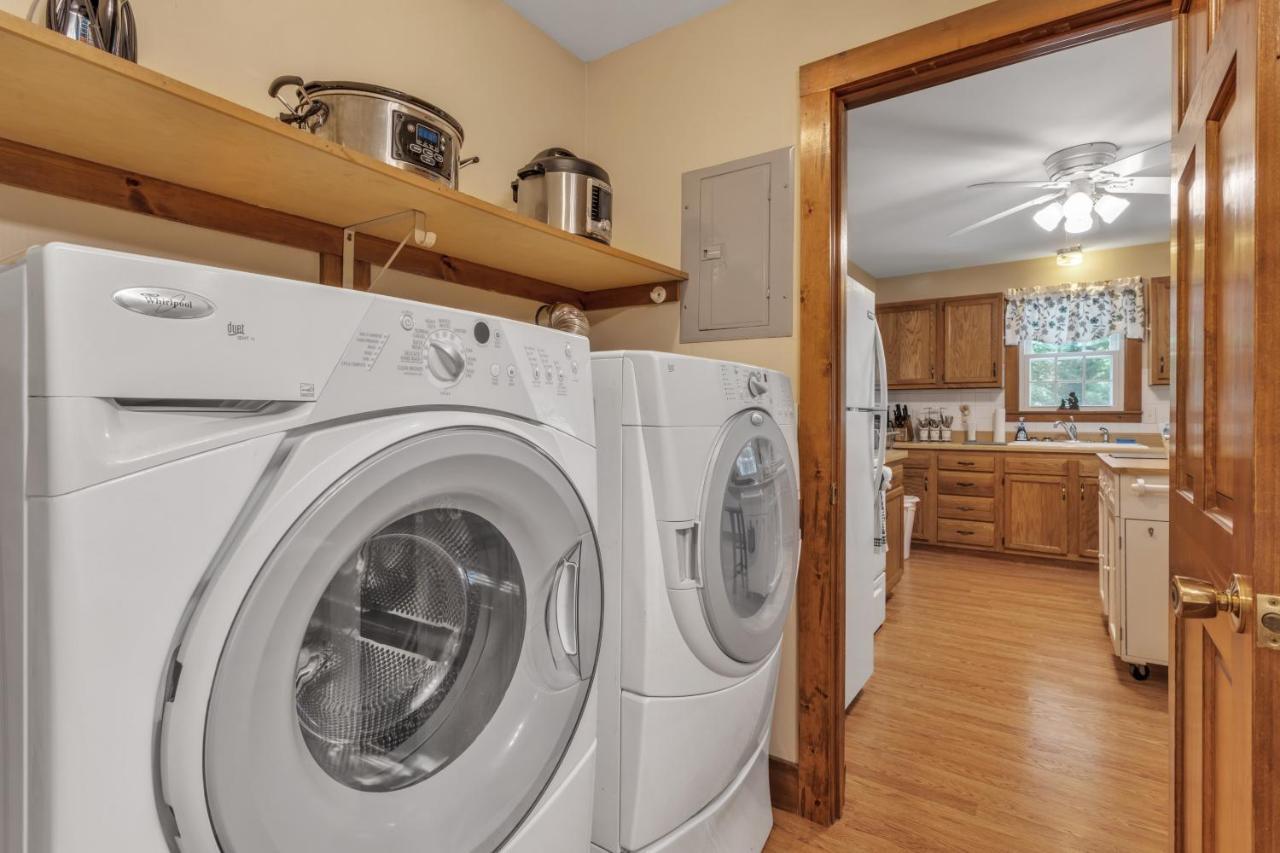Cozy Bungalow Just Minutes From Mystic, Westerly Beaches, Boating And Casinos! Bungalow Groton Kültér fotó