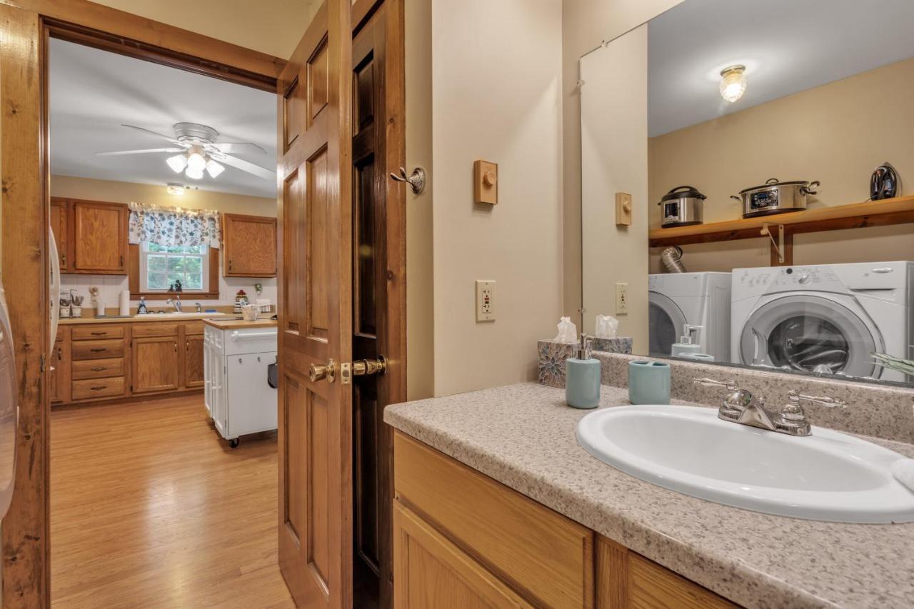 Cozy Bungalow Just Minutes From Mystic, Westerly Beaches, Boating And Casinos! Bungalow Groton Kültér fotó