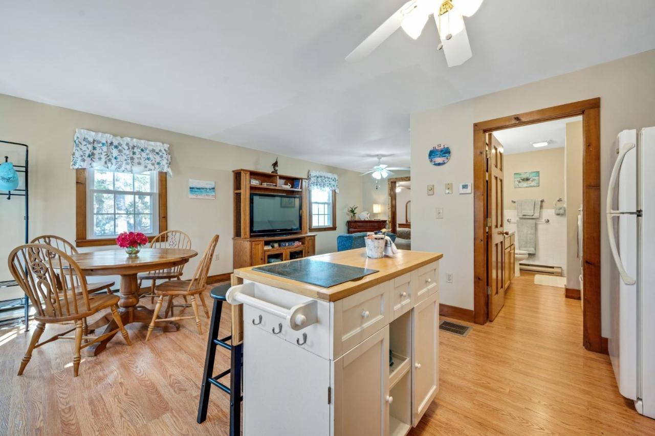 Cozy Bungalow Just Minutes From Mystic, Westerly Beaches, Boating And Casinos! Bungalow Groton Kültér fotó