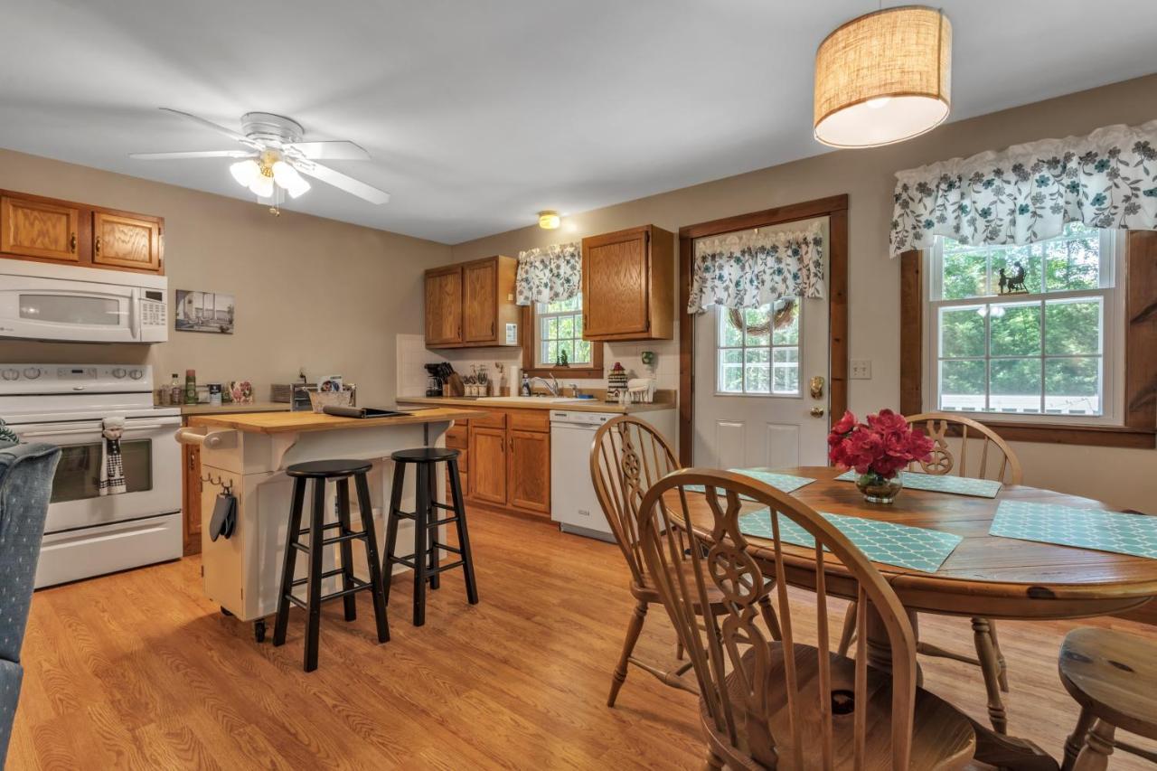 Cozy Bungalow Just Minutes From Mystic, Westerly Beaches, Boating And Casinos! Bungalow Groton Kültér fotó