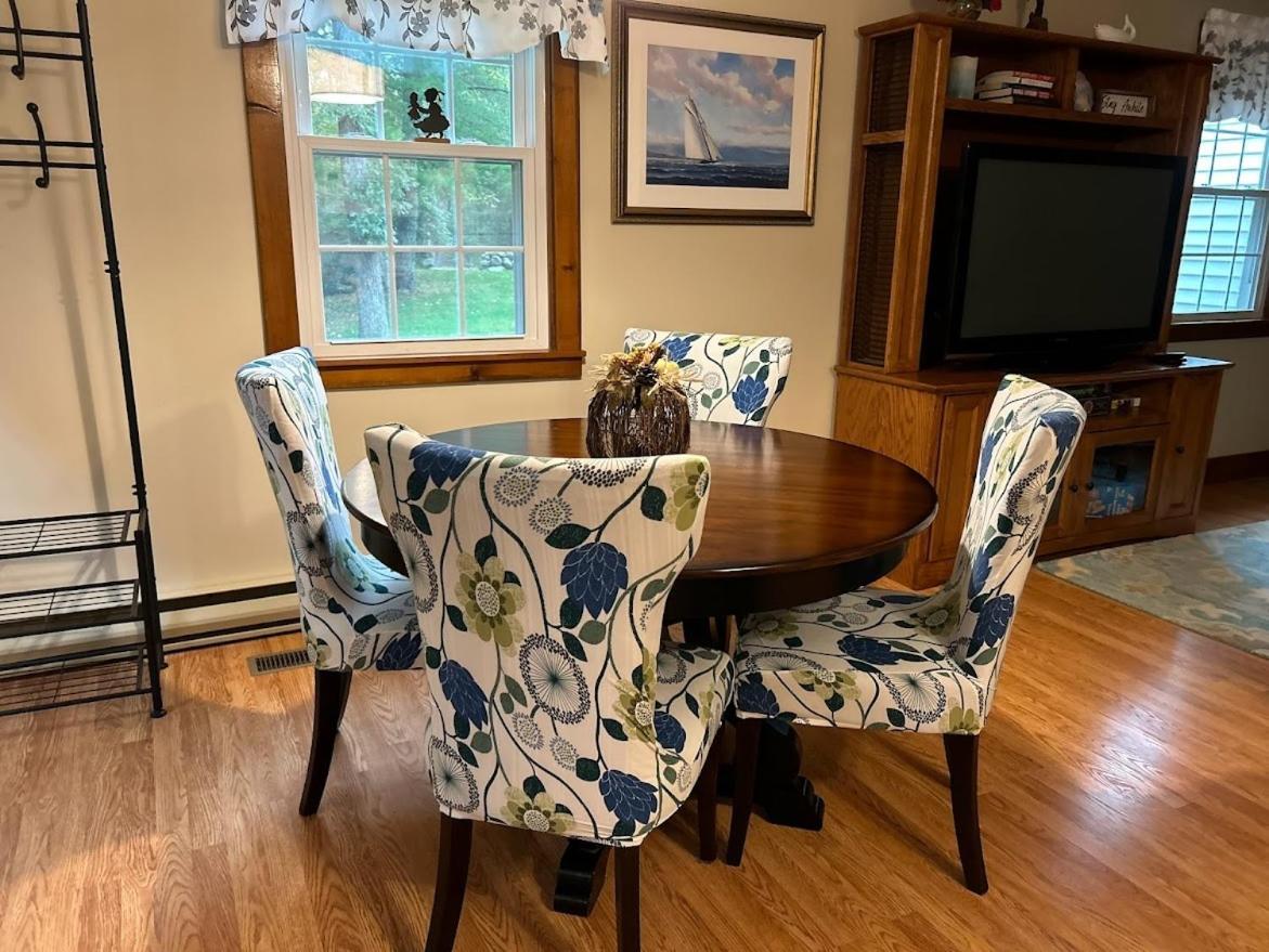Cozy Bungalow Just Minutes From Mystic, Westerly Beaches, Boating And Casinos! Bungalow Groton Kültér fotó
